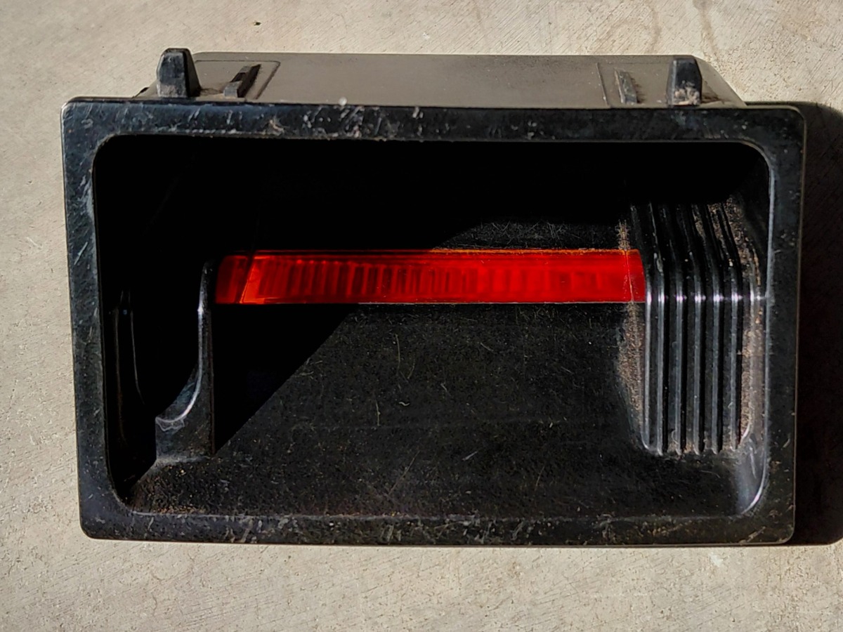 Q5 FRONT ASHTRAY INSERT