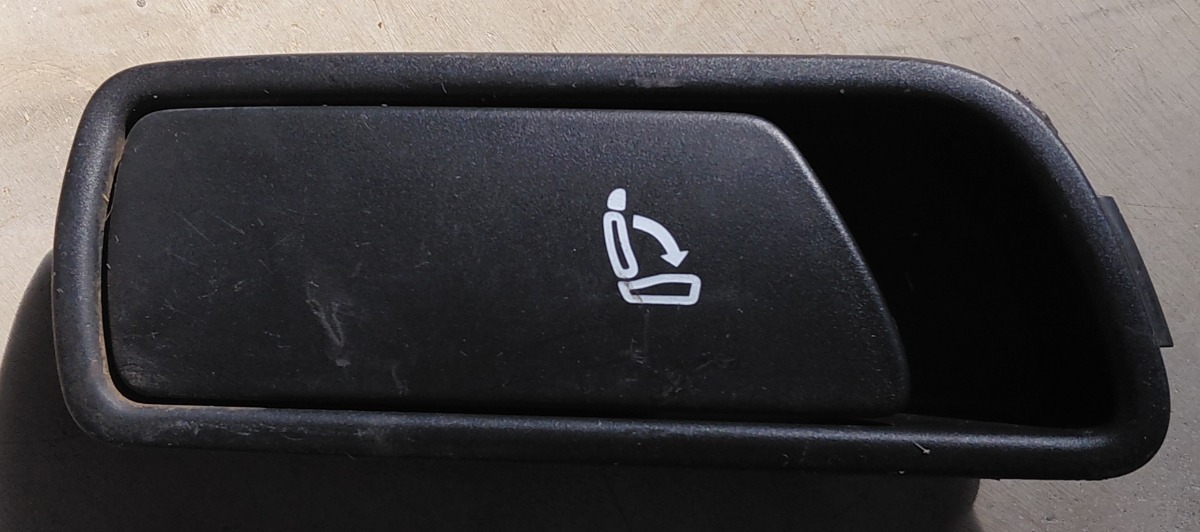 Q5 REAR SEAT RELEASE