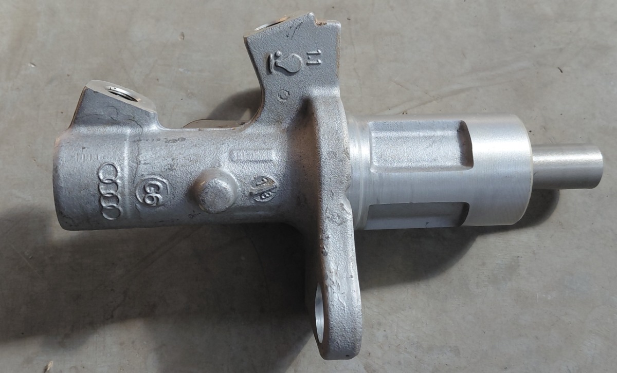 Q5 BRAKE MASTER CYLINDER