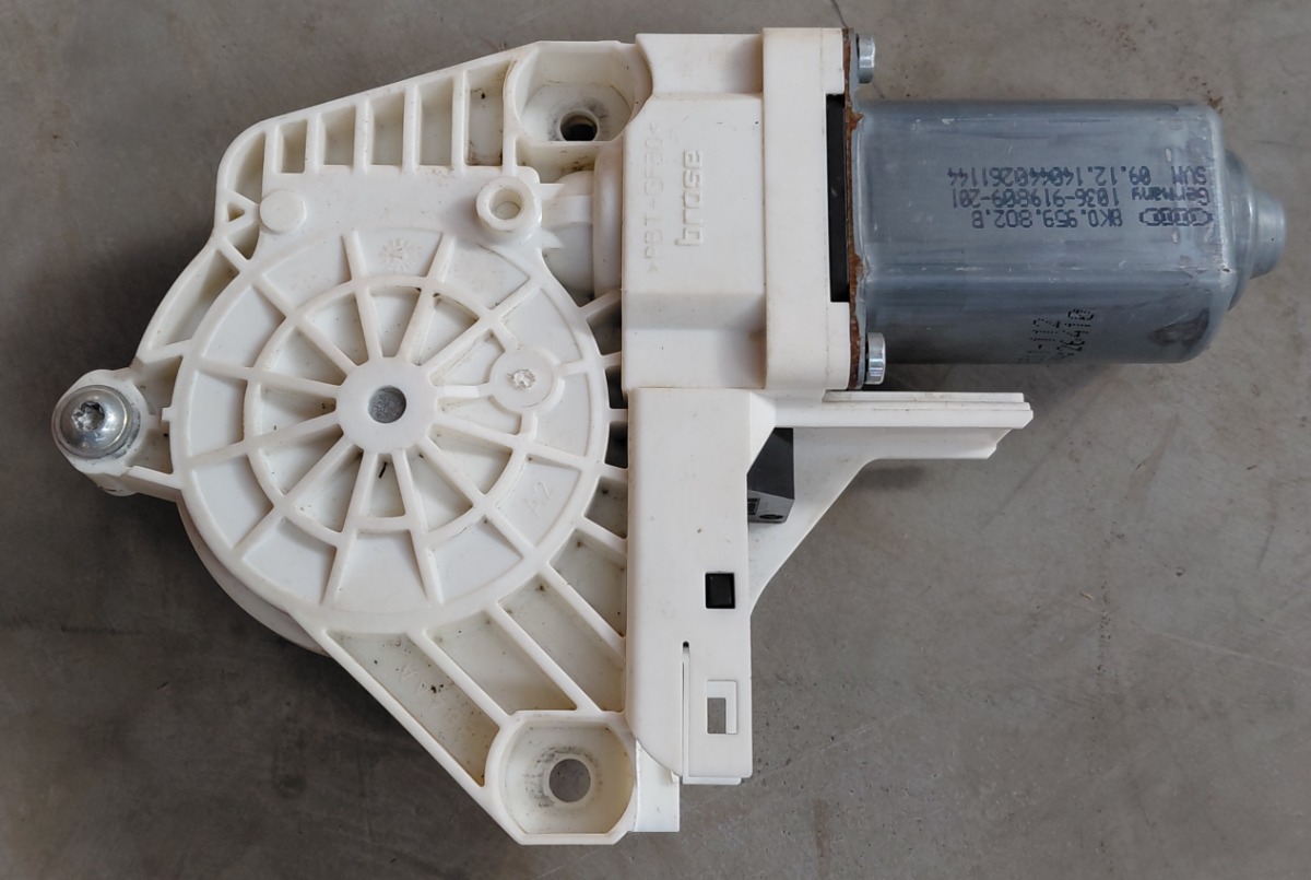 Q5 Right Front Electric Window Motor