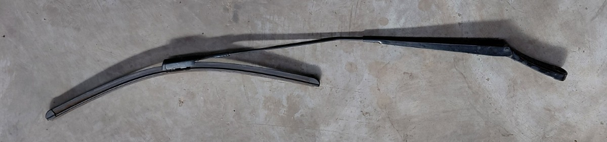 Q5 Windshield Wiper Arm Left