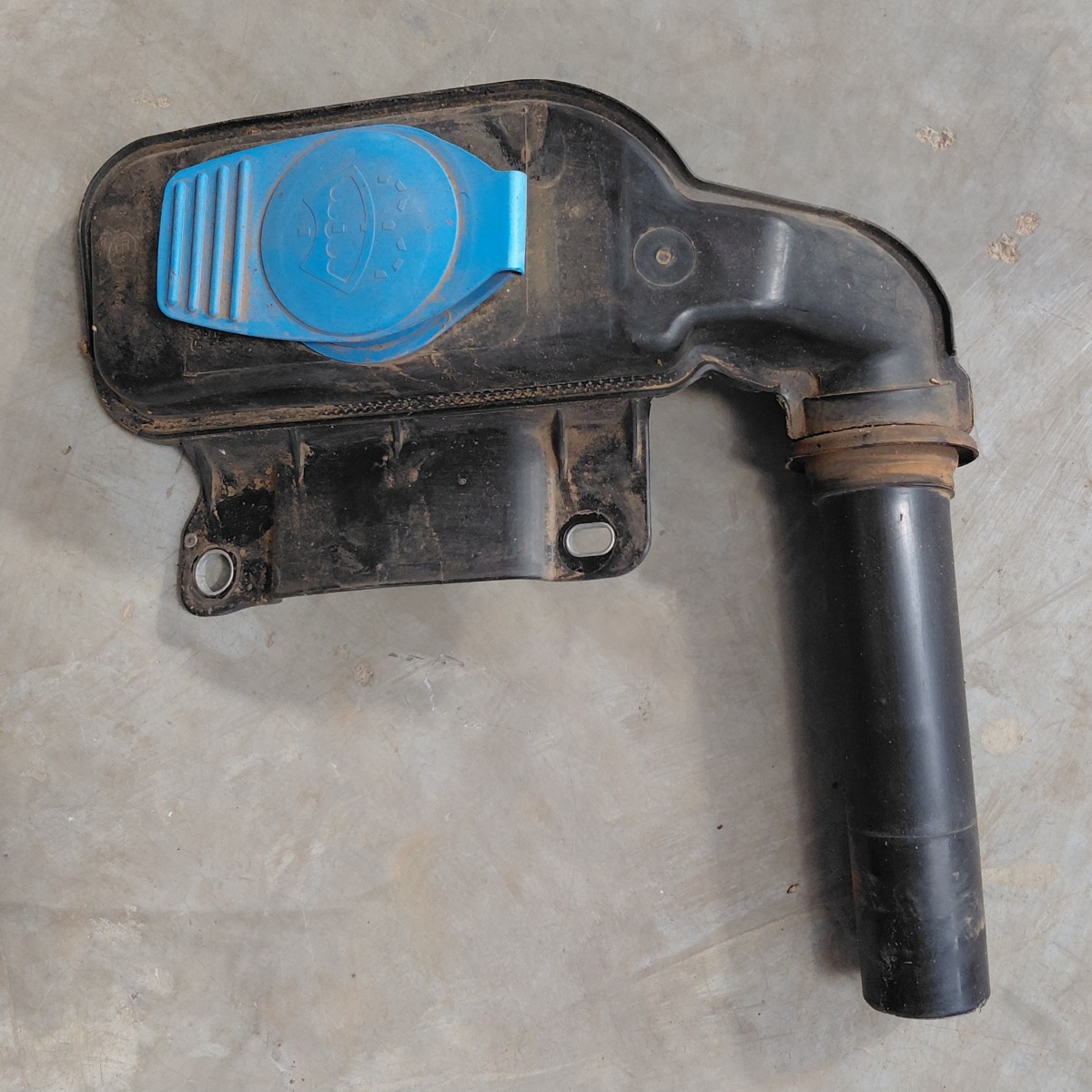 Q5 WINDSCREEN WASHER FILLER NECK