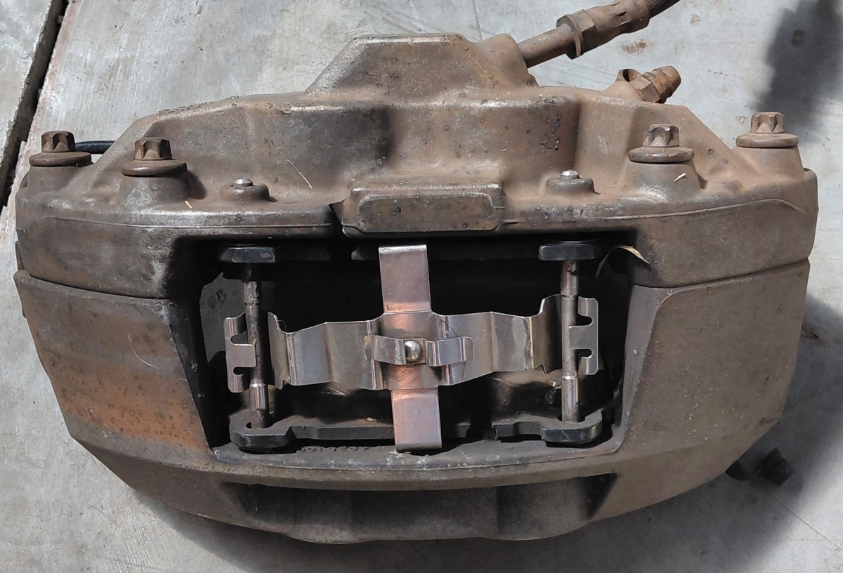 Q5 RIGHT FRONT BRAKE CALIPER