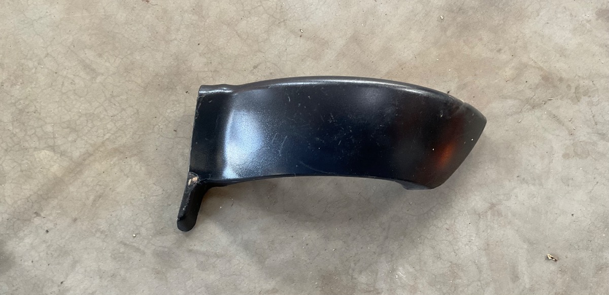 Q5 RIGHT REAR TAILGATE HINGE COVER