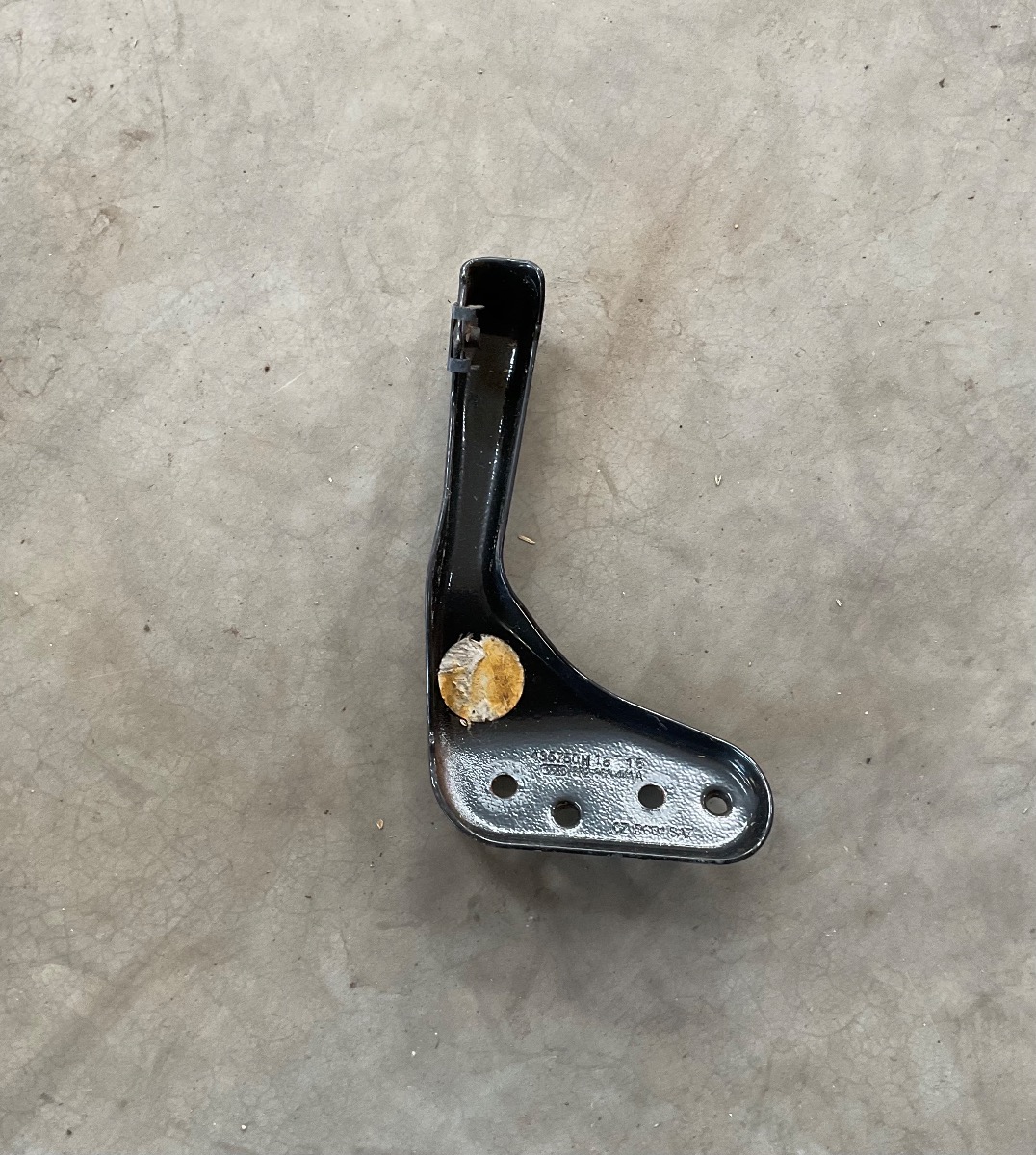 Q5 INNER TRIM BRACKET