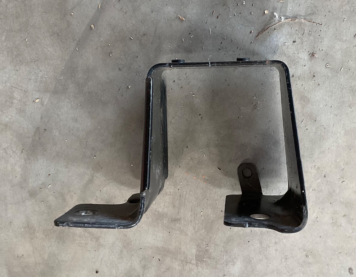 Q5 RIGHT REAR FLOOR BRACKET