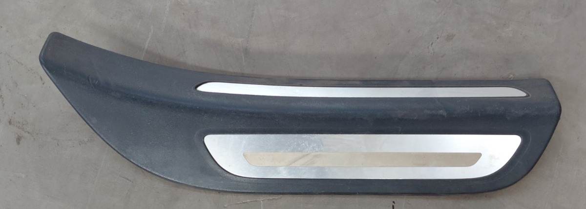 Q5 RIGHT REAR DOOR SILL TRIM