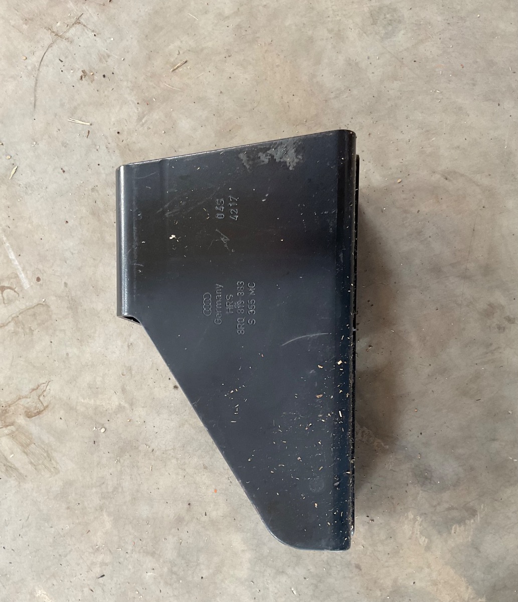 Q5 BOOT TIE DOWN BRACKET