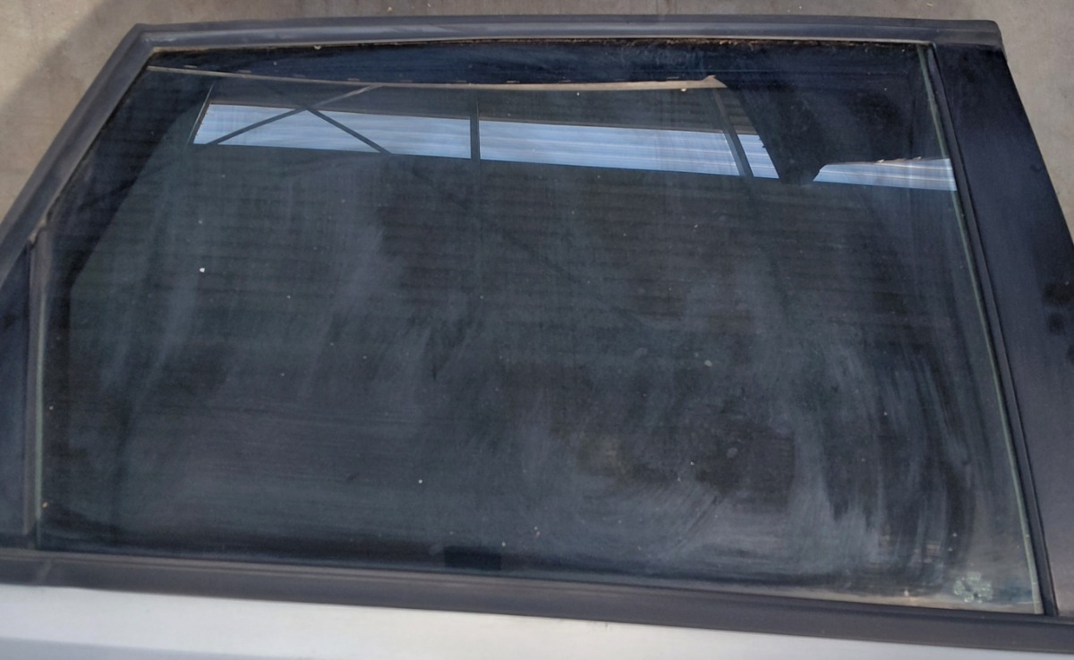Q5 RIGHT REAR DOOR GLASS