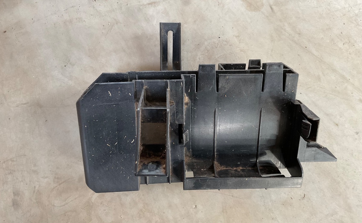 Q5 FUSE BOX BRACKET