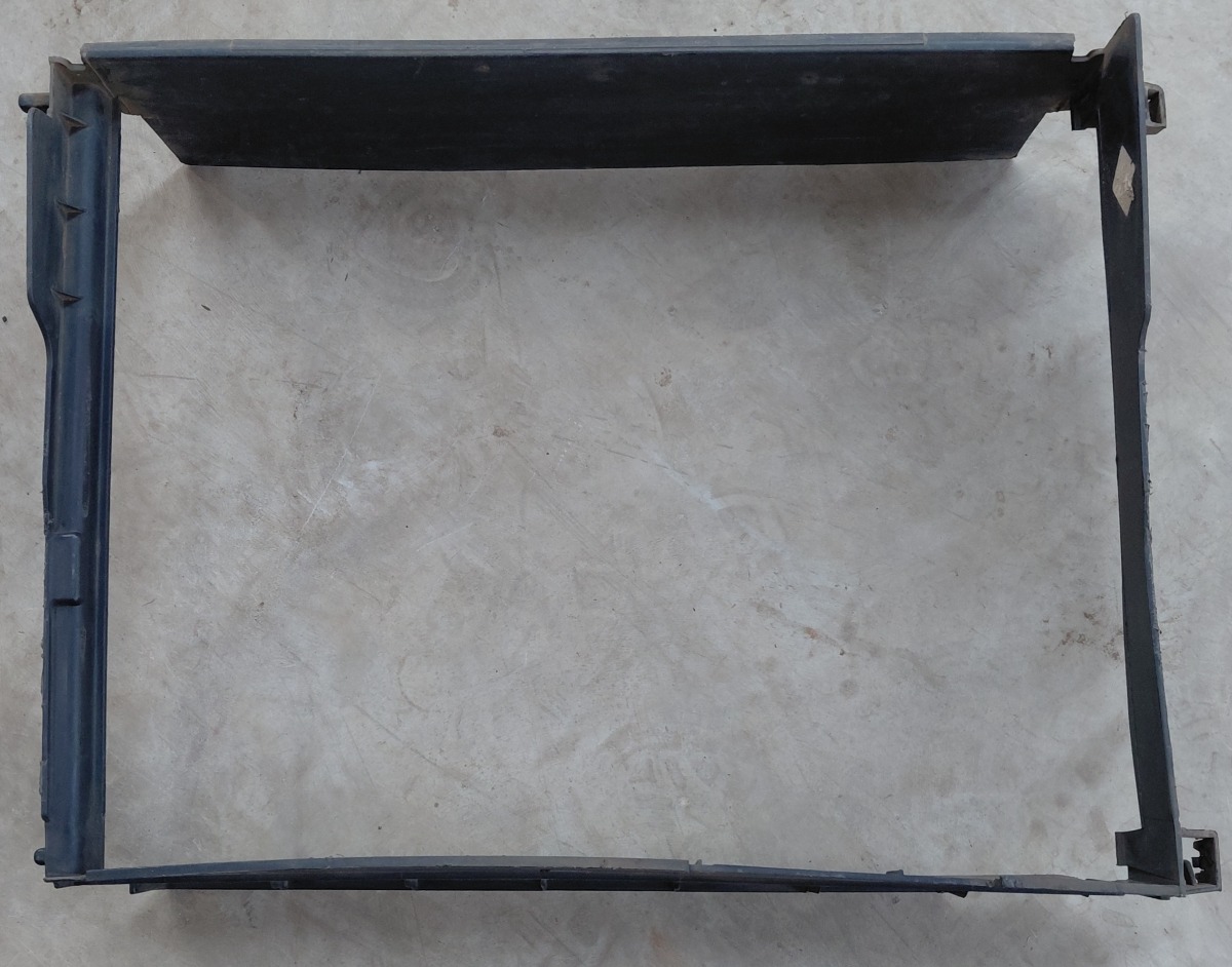 Sandero II Radiator Air Guide