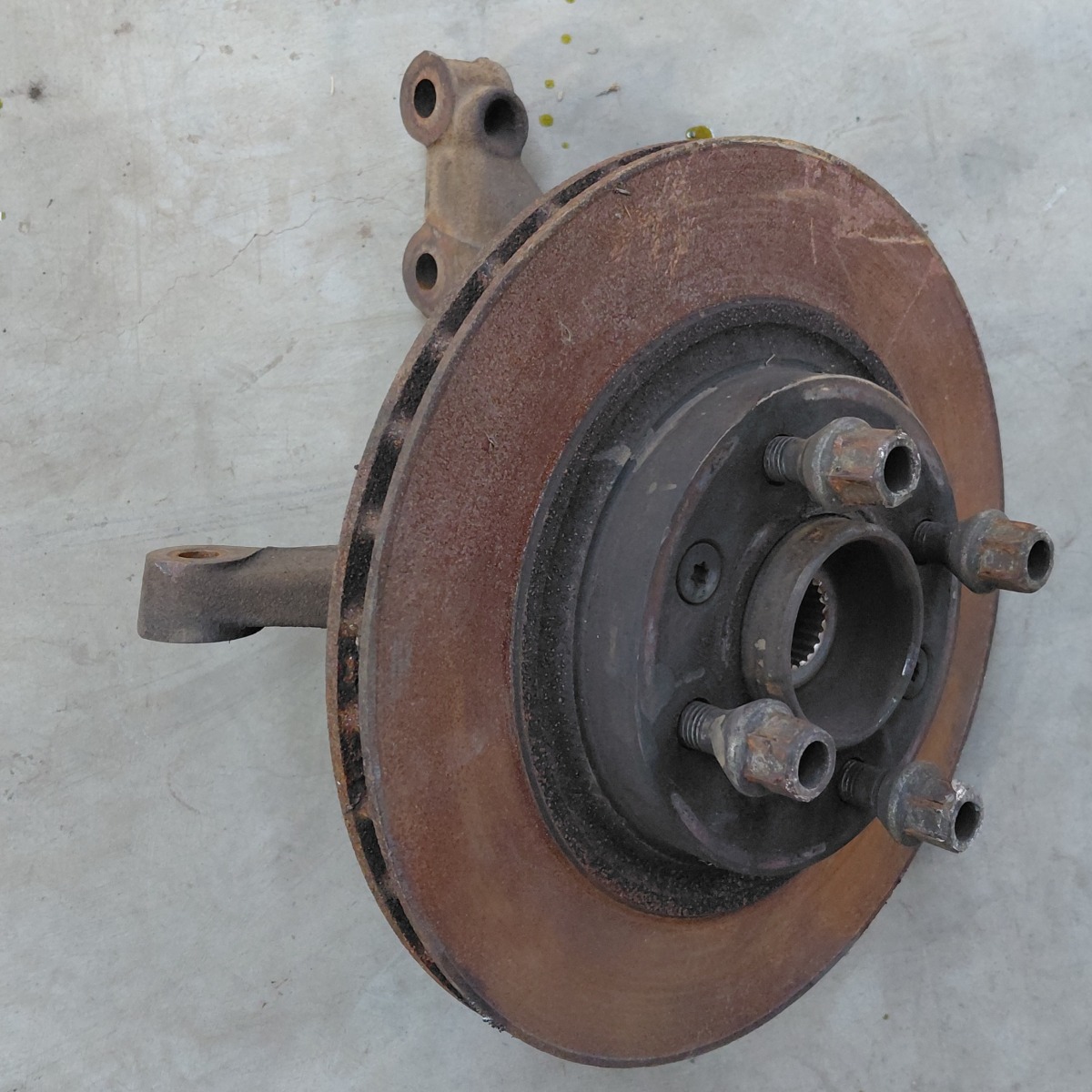 SANDERO II RIGHT FRONT HUB&KNUCKLE