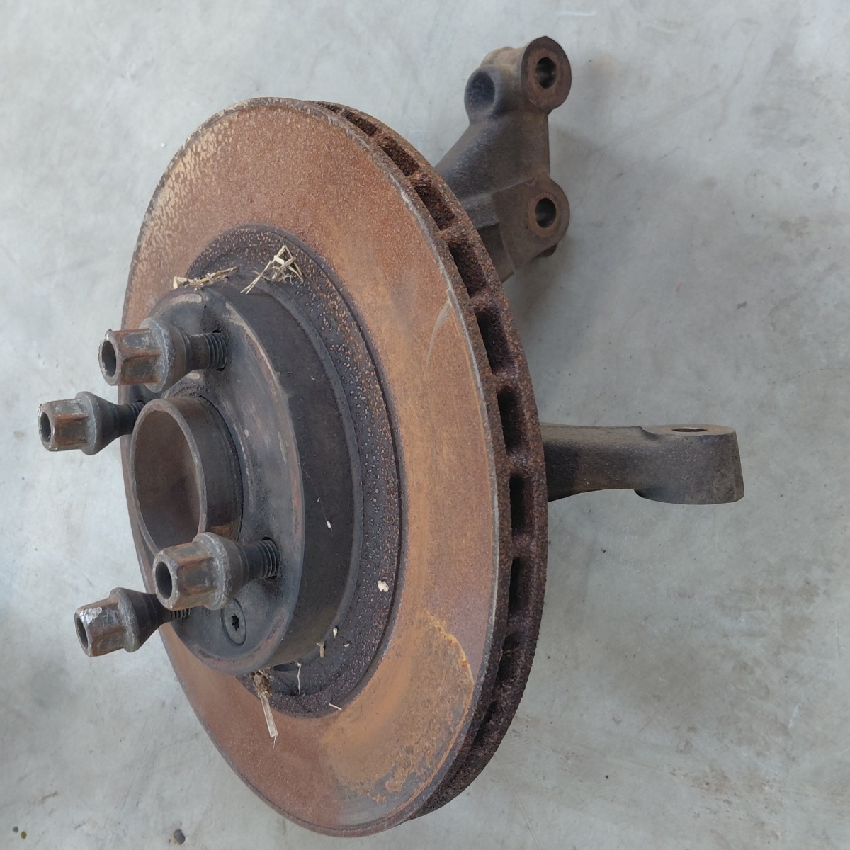 SANDERO II LEFT FRONT HUB&KNUCKLE