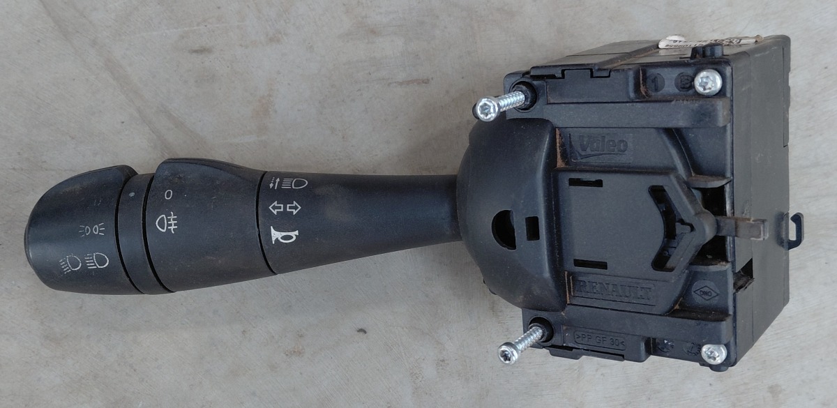 SANDERO II INDICATOR SWITCH LEFT