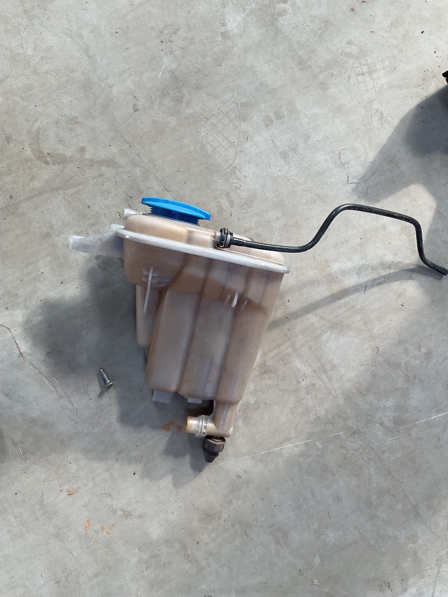 Q5 RADIATOR WATER BOTTLE