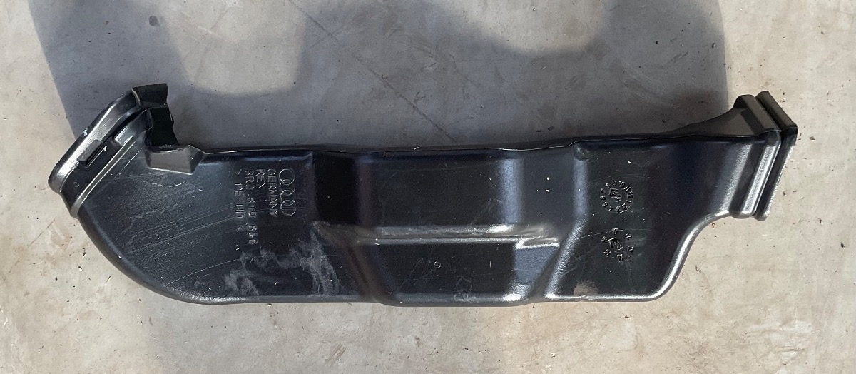 Q5 RIGHT DASH AIR GUIDE