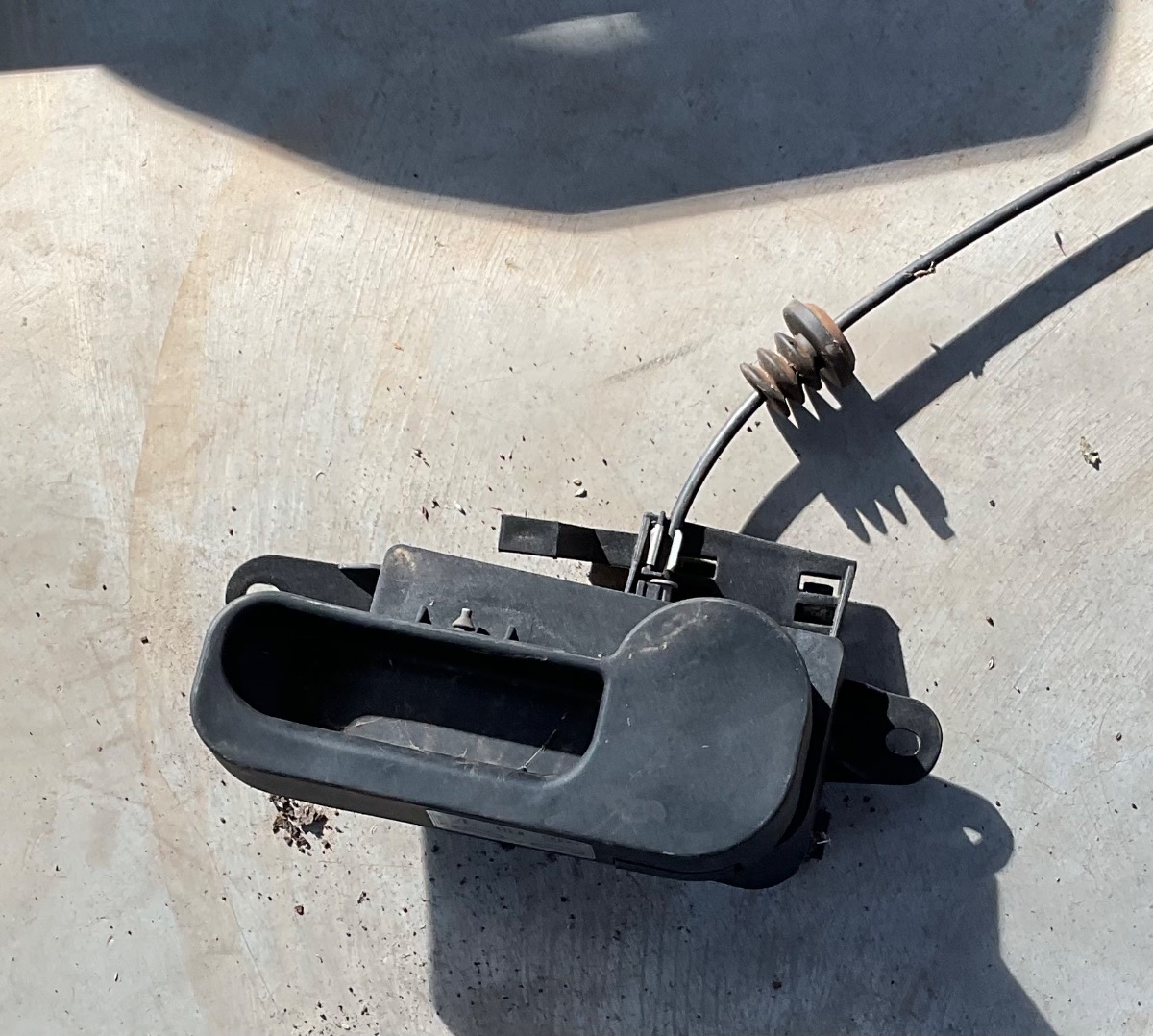 Q5 BONNET HANDLE