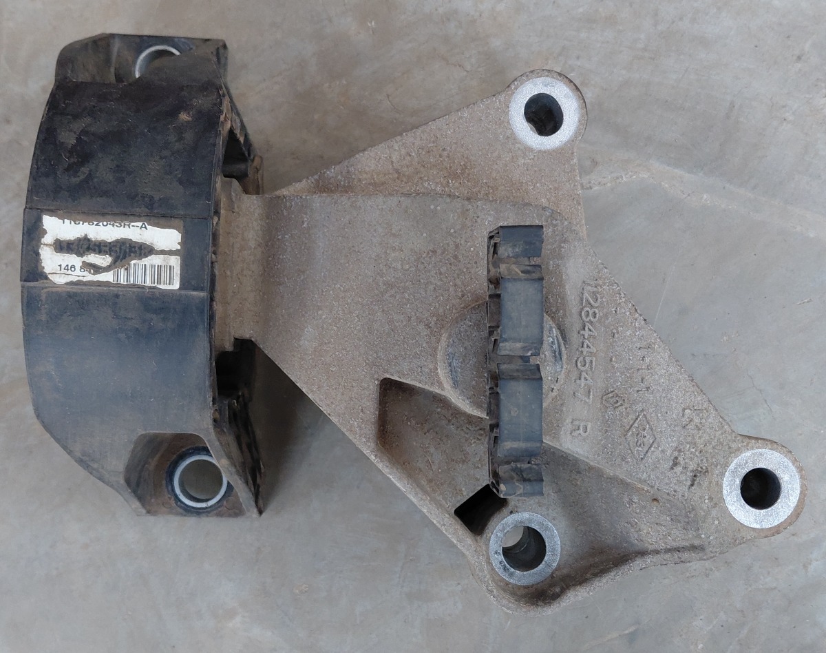 SANDERO 2 900T ENGINE MOUNTING
