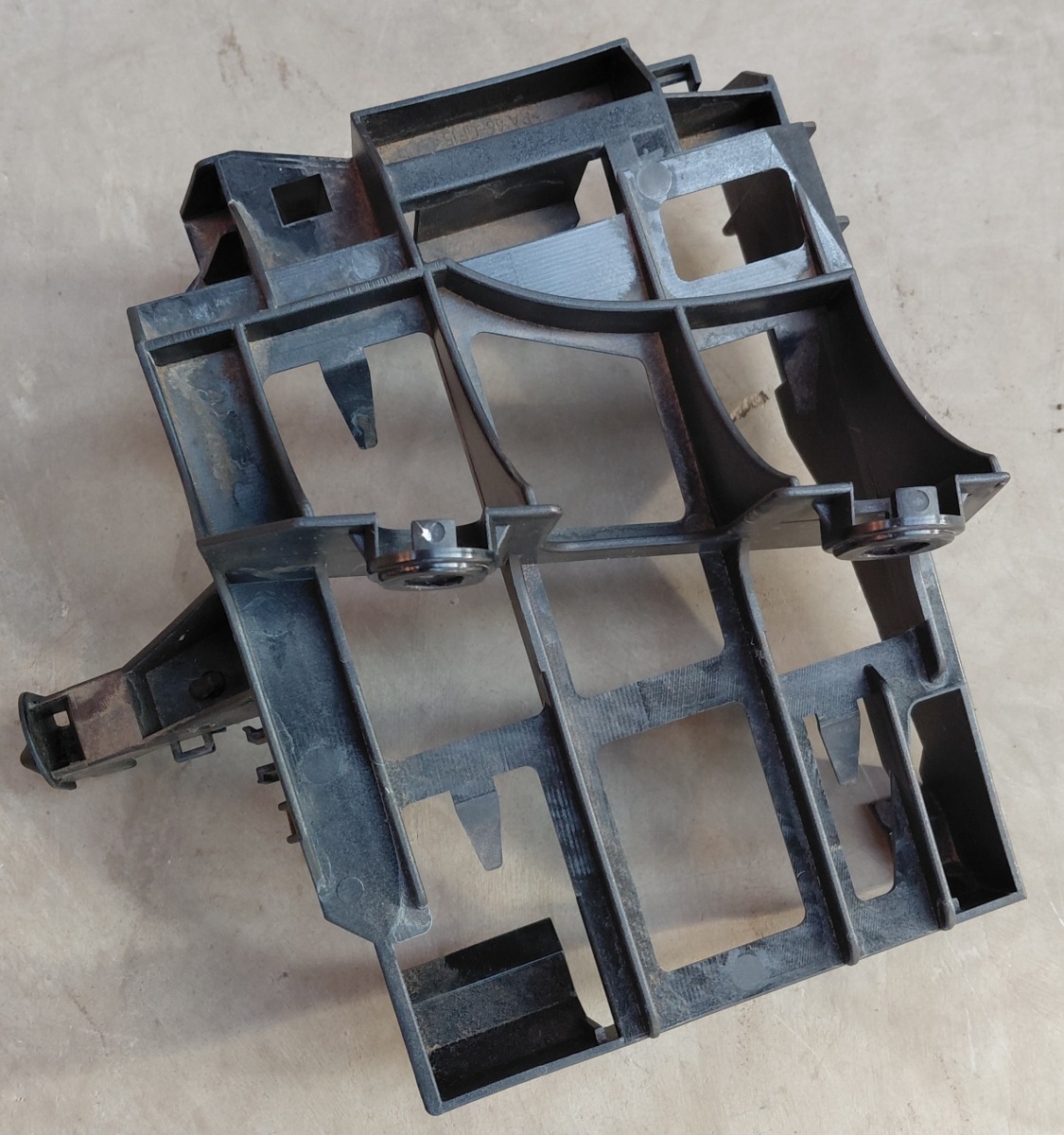 Q5 FRONT FUSE BOX CARRIER