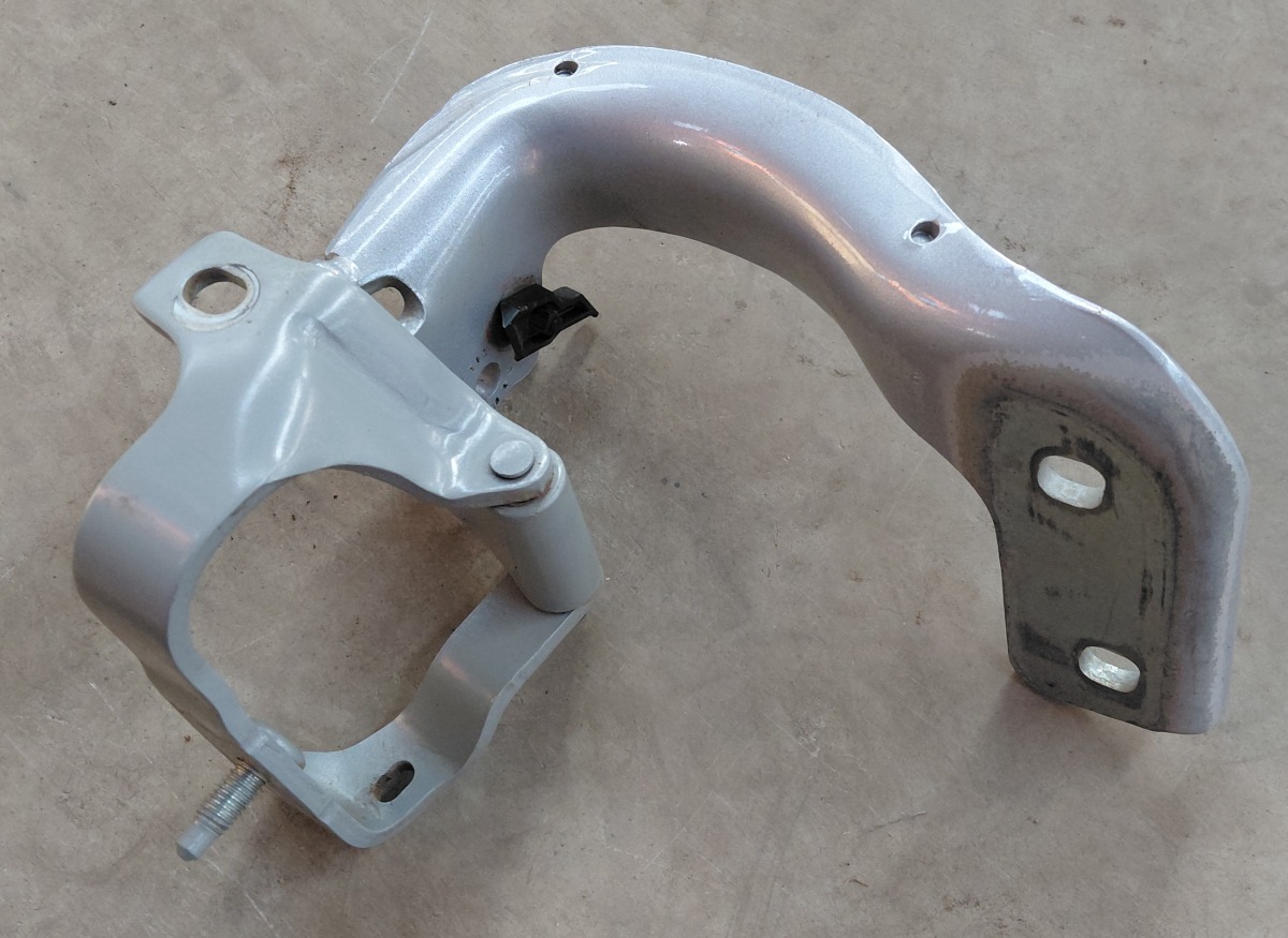 Q5 Tailgate Hinge - Right