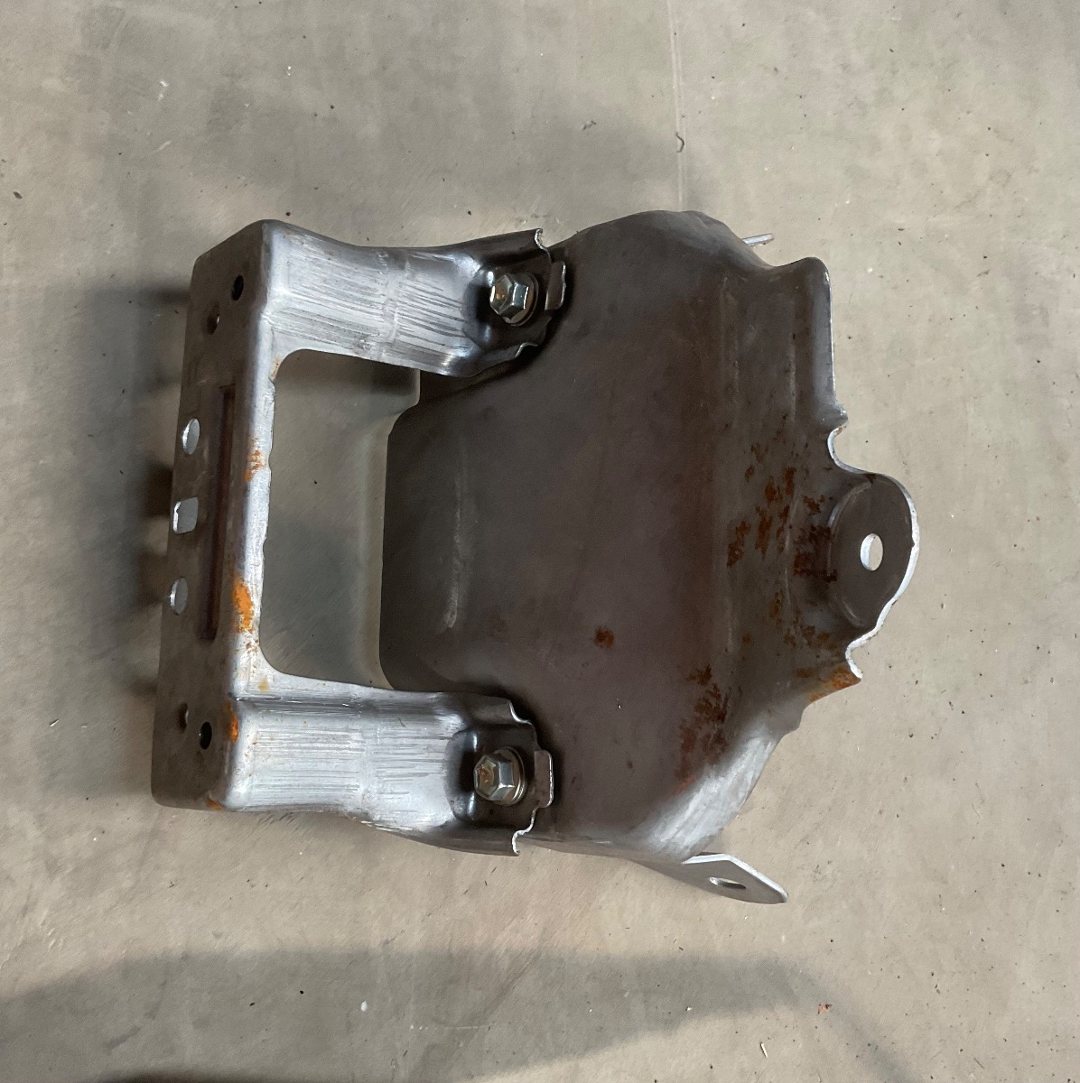 HILUX GD ENGINE SUPPORT BRACKET