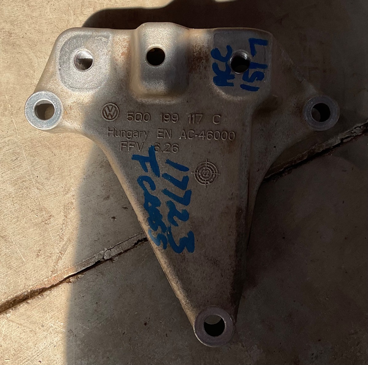 POLO - GEARBOX Bracket Support Right