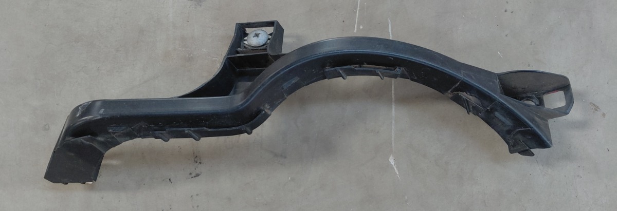 86 Center Bumper Bracket Rear Left
