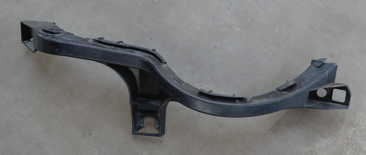 86 Rear Center Bumper Bracket Rear Right