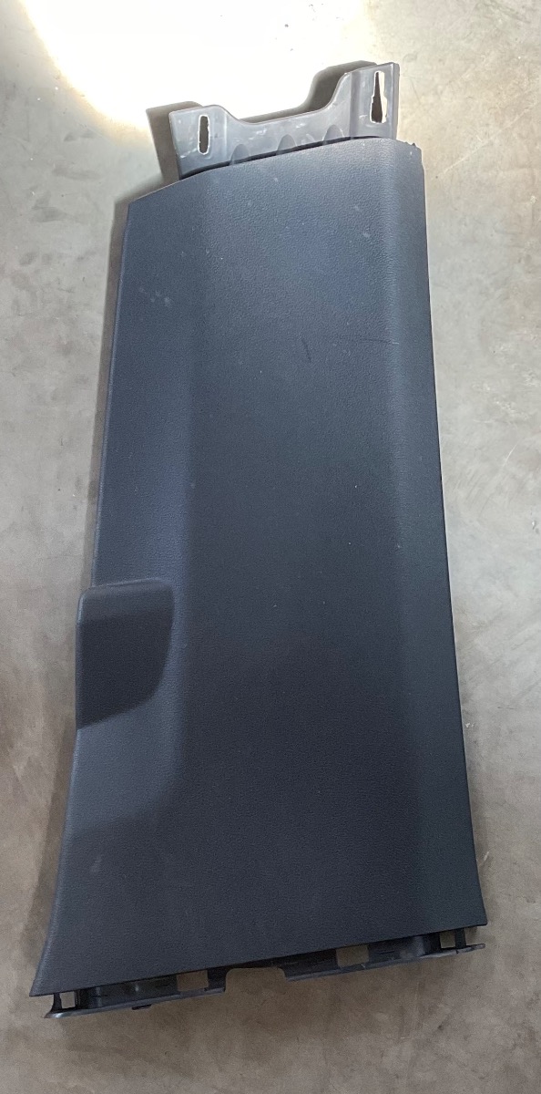 POLO MK8/9 LOWER B PILLAR TRIM RIGHT