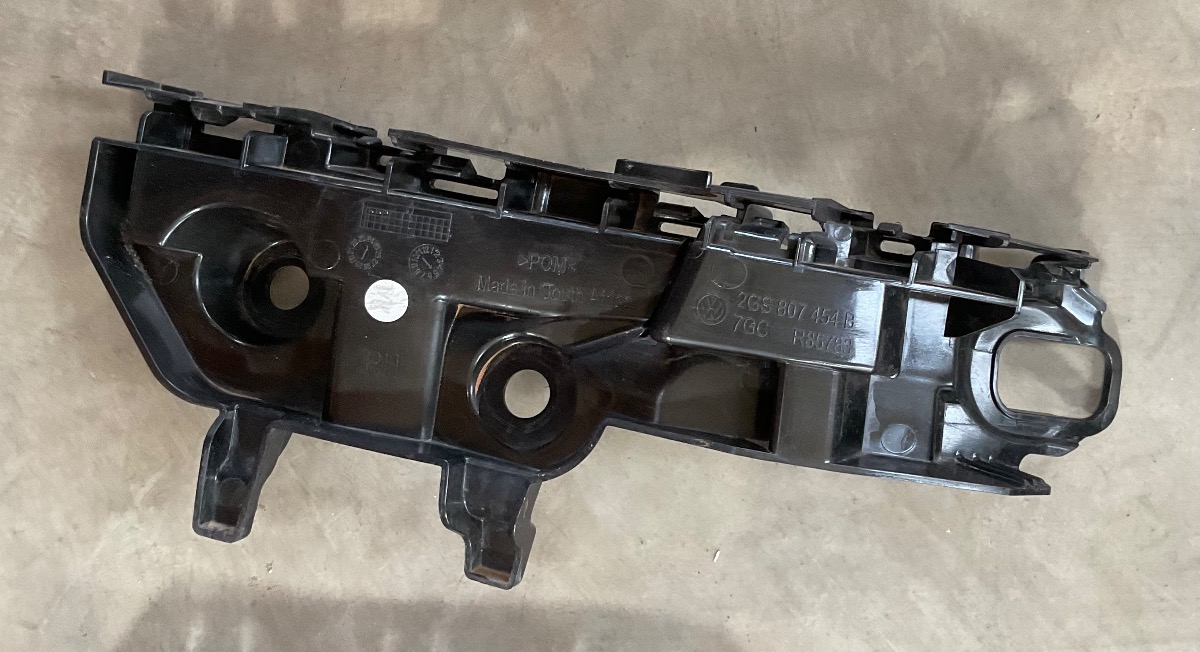 POLO MK8/9 RIGHT FRONT BUMPER SLIDE