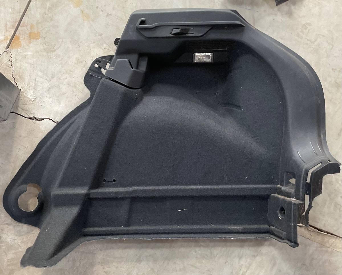 POLO MK8/9 LUGGAGE COMPATMENT TRIM RIGHT