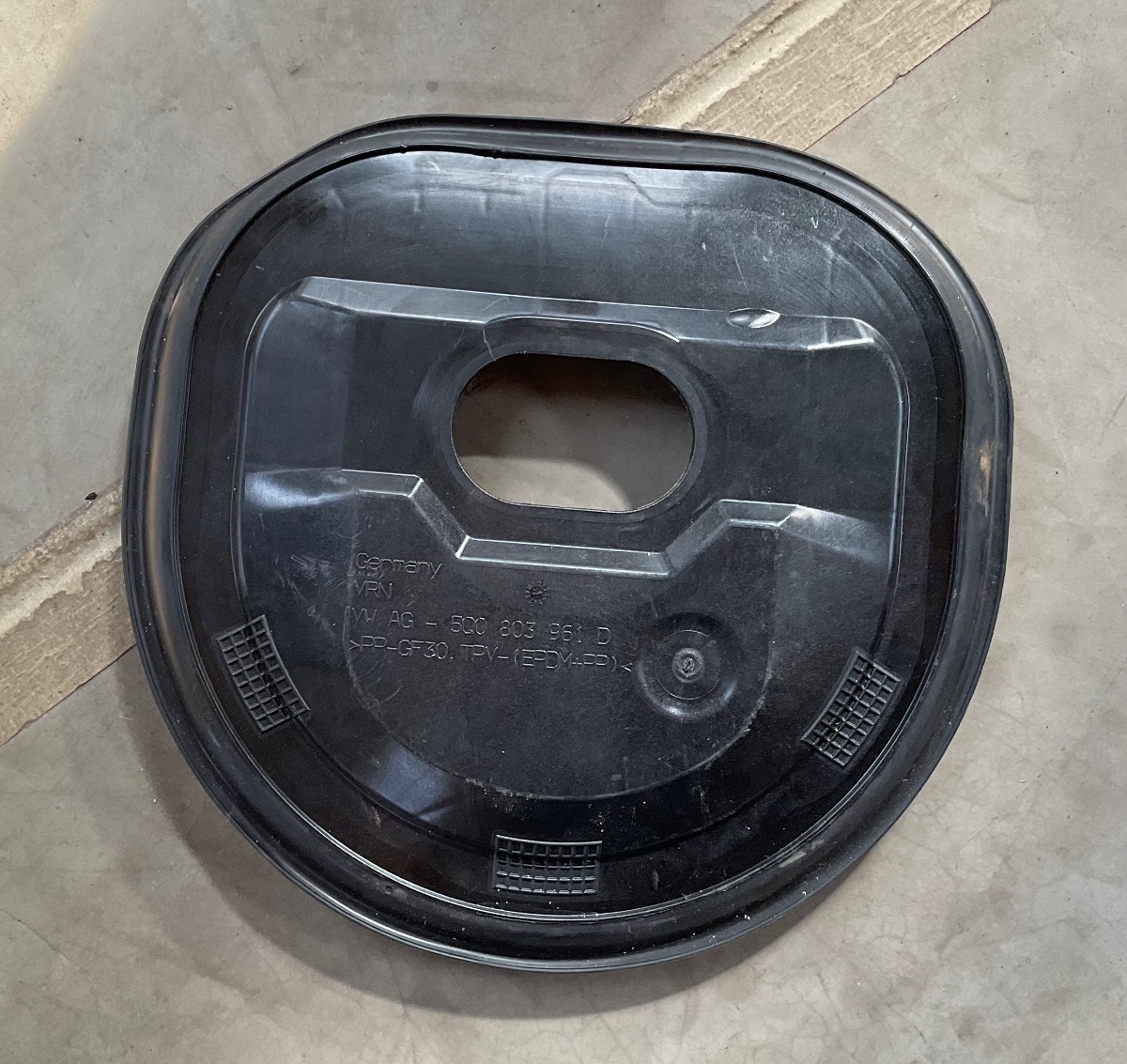 POLO MK8/9 FUEL PUMP CLOSING COVER