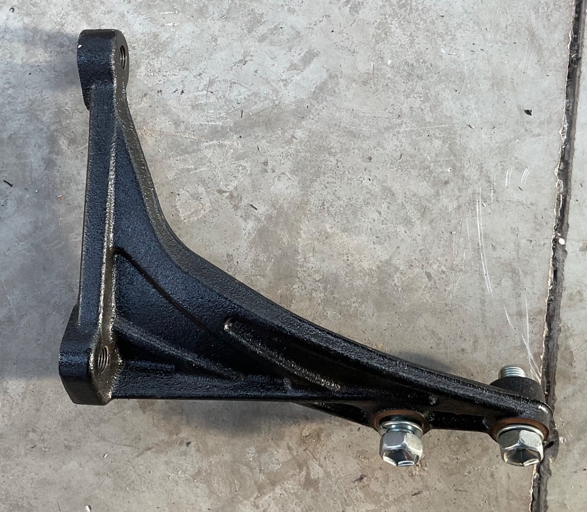 HILUX GD 2.4 GEARBOX BRACKET