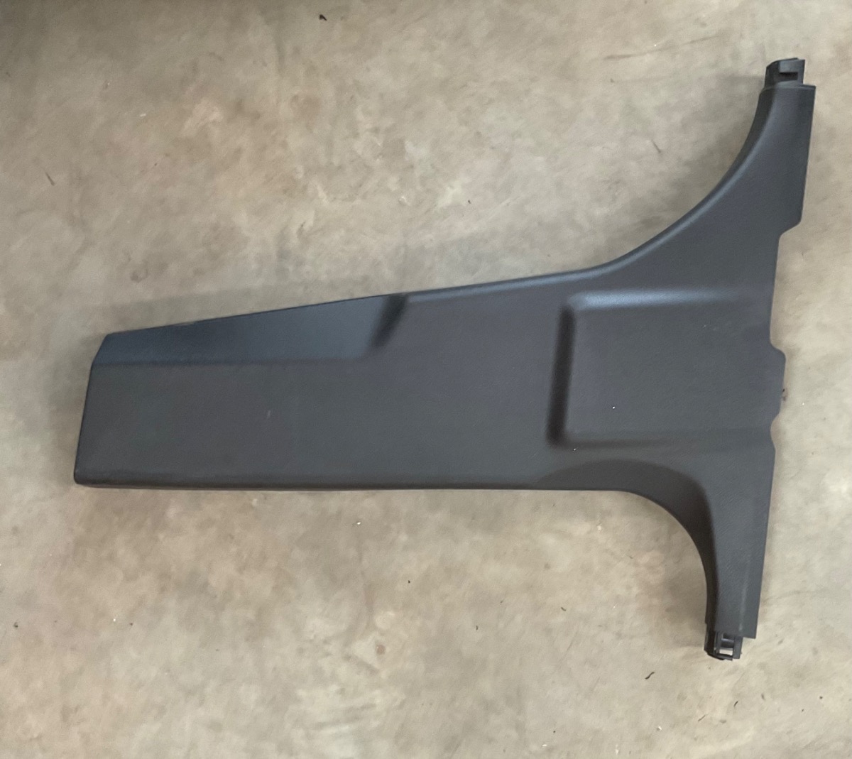 FRONX LEFT CENTER PILLAR TRIM