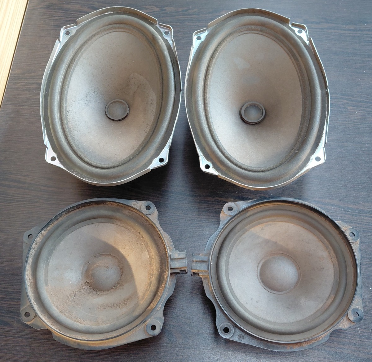 R56 4X SPEAKER & 2 BOLTS