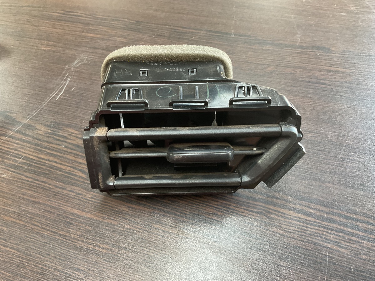 FRONX RIGHT MIDDLE DASH VENT