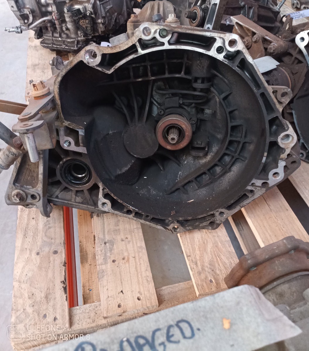 CORSA 1.4 ESSENTIA MANUAL GEARBOX