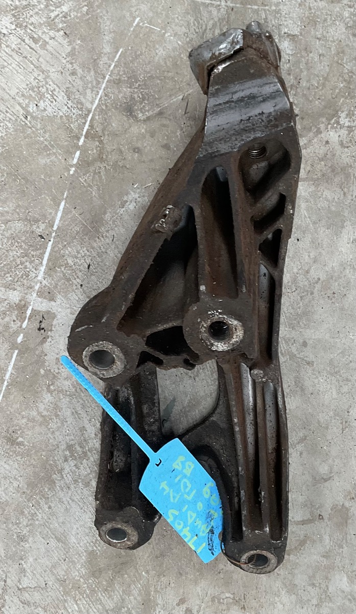 A4 2.0 TDI ENGINE MOUNTING SUPPORT BRACKET