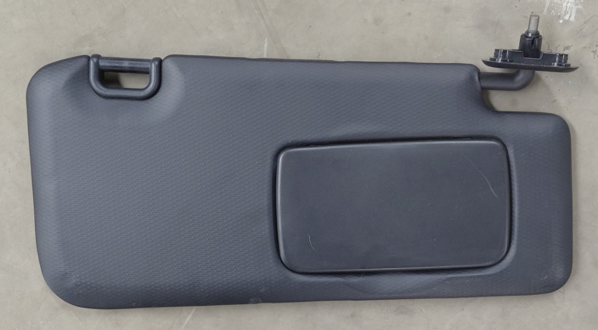 86 RIGHT SUNVISOR