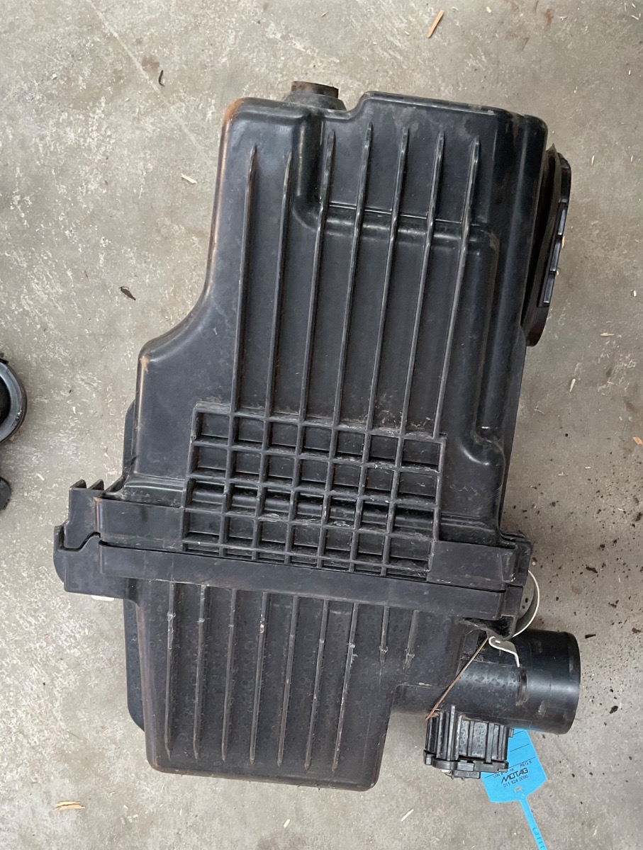 COROLLA HYBRID 1.8 AIR FILTER HOUSING