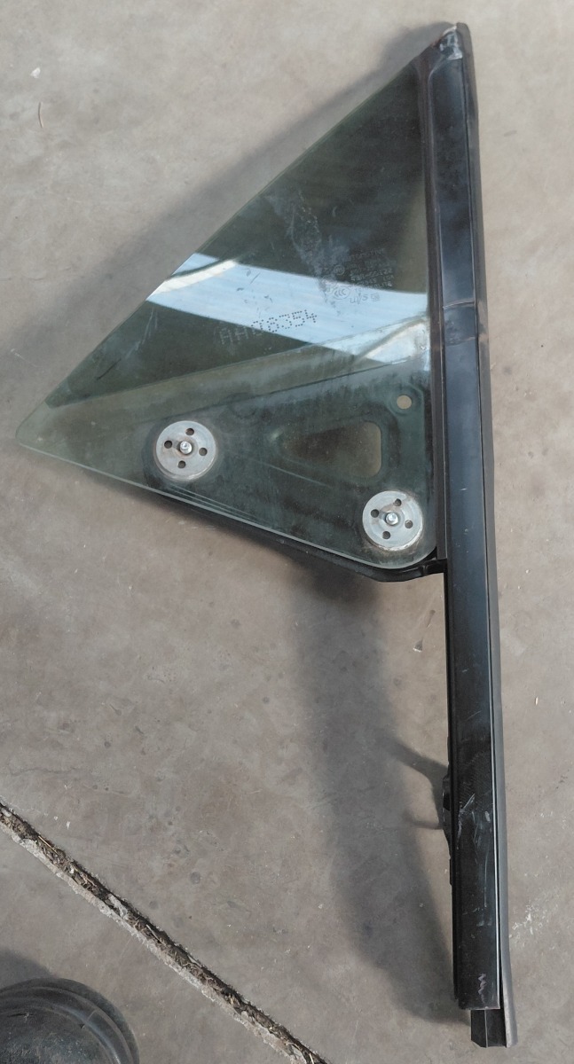 86 LEFT DOOR QUARTER GLASS