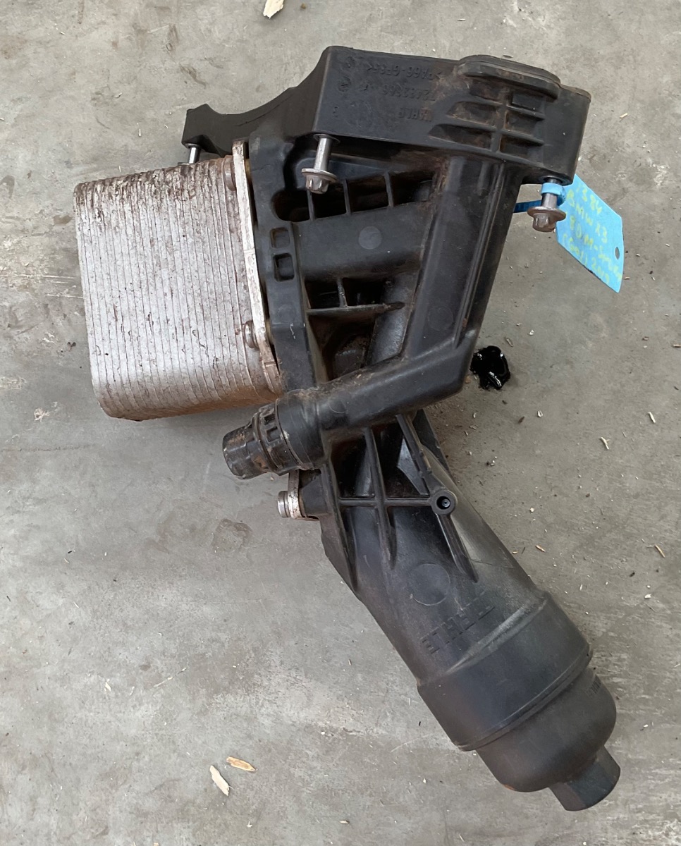 X3 G01 OIL FILTER HOUSING