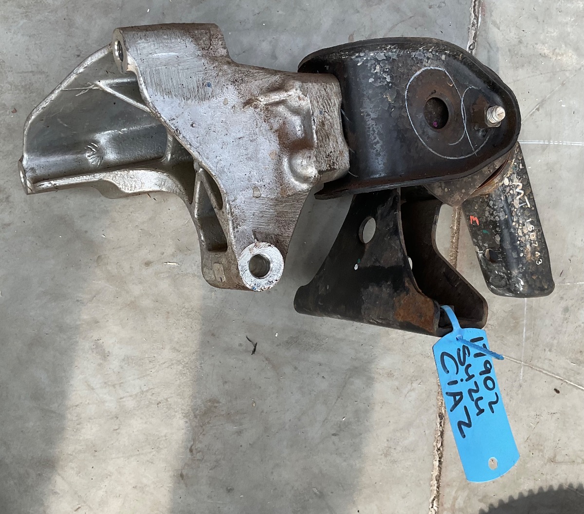 CIAZ 1.5 LEFT ENGINE MOUNTING