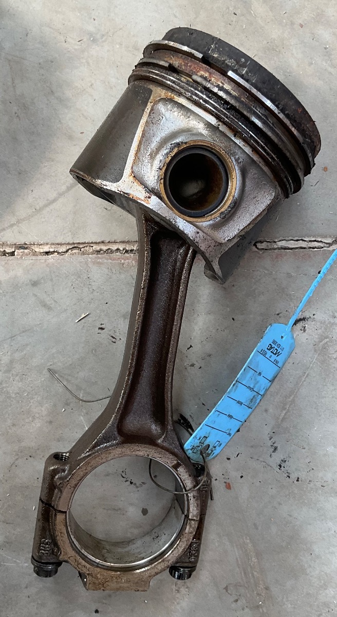A4 2.0 TDI B8 PISTON AND CONROD