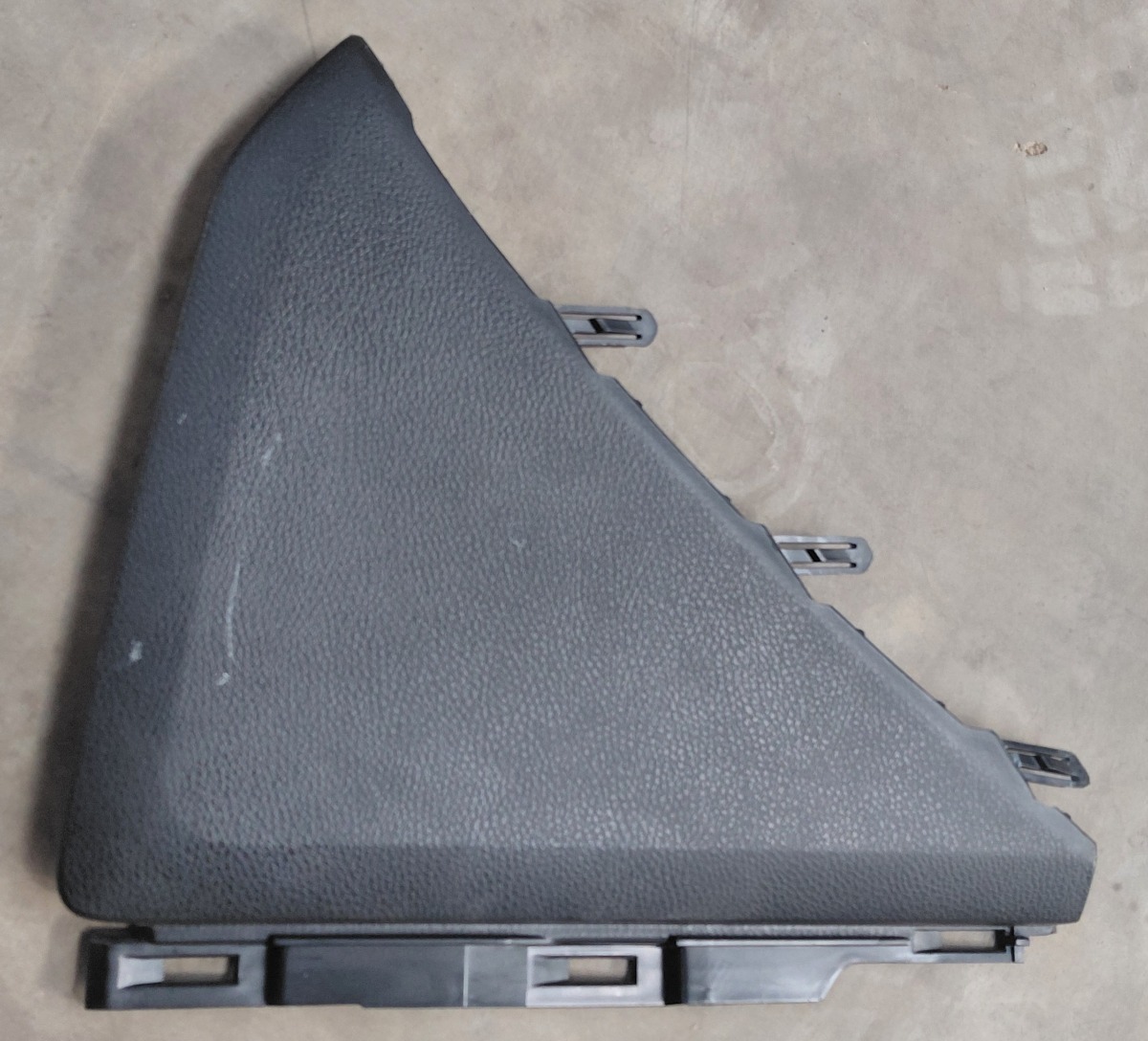 86 RIGHT LOWER DASH TRIM