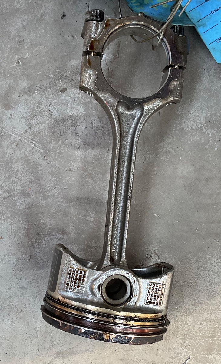 STARLET PISTON AND CONROD