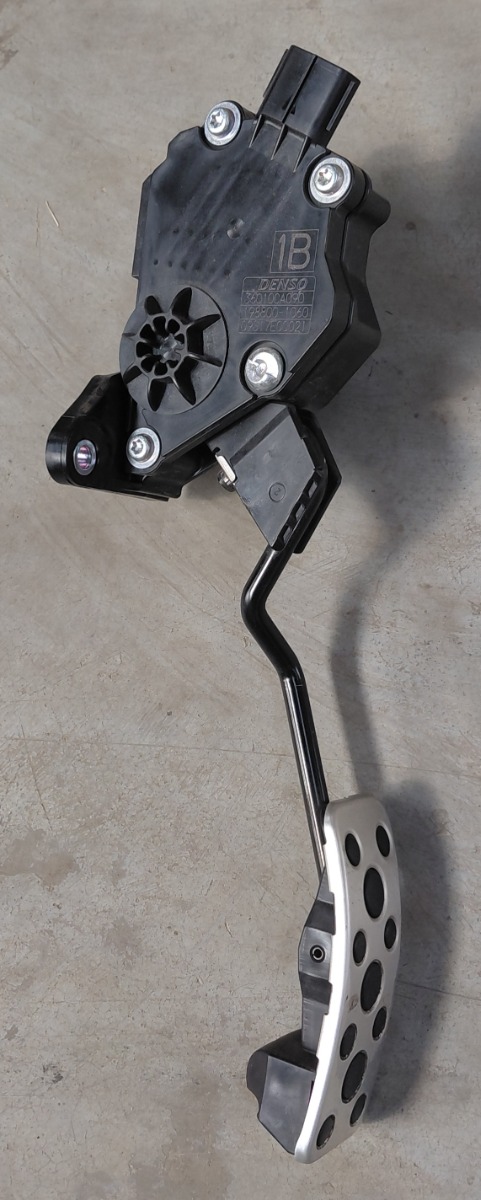 86 ACCELERATOR PEDAL