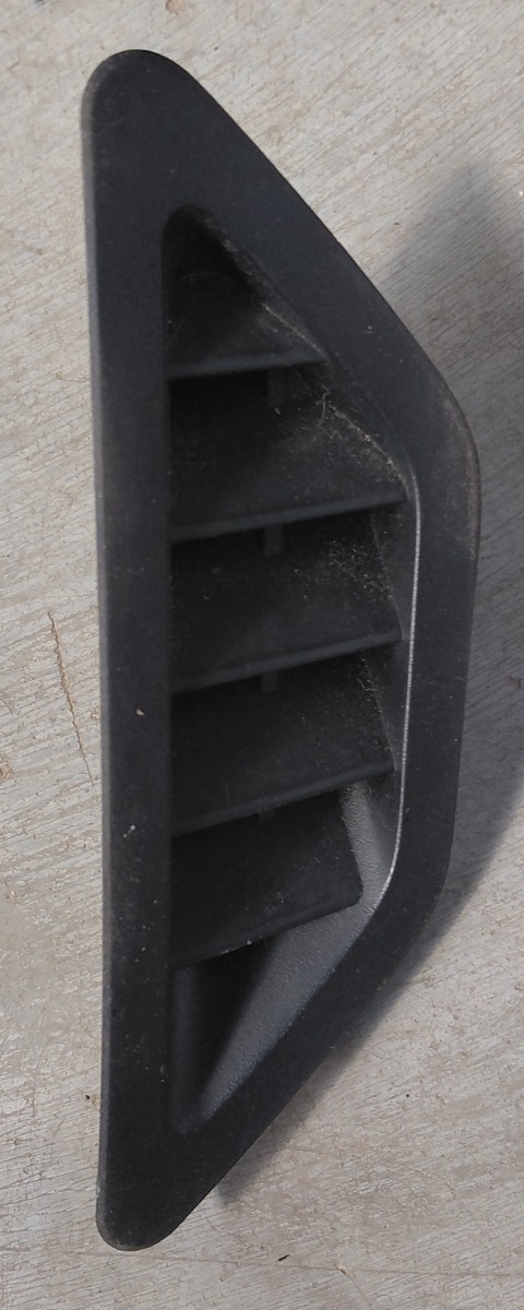 86 RIGHT DASH TOP VENT