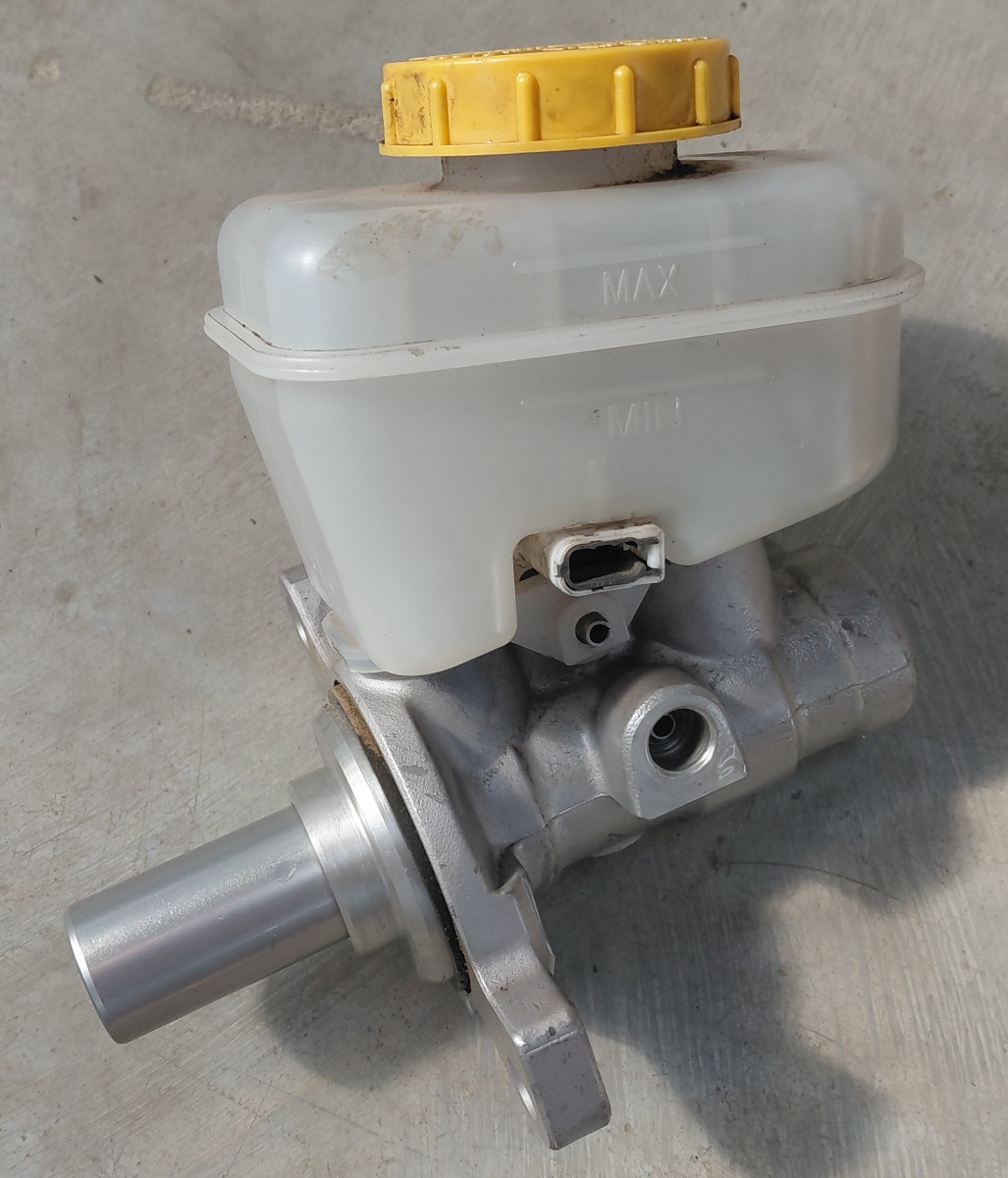 86 BRAKE MASTER CYLINDER