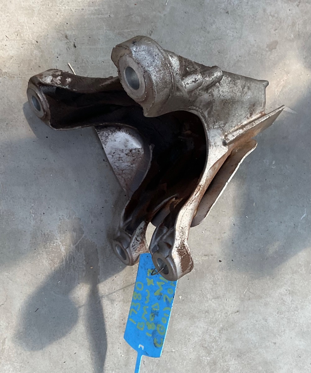 X3 X3 sDRIVE 18d G01 ENGINE MOUNTING BRACKET